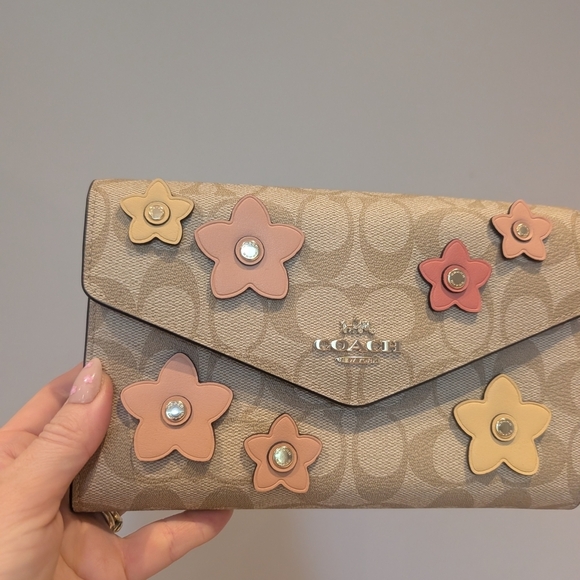 Brand New Coach Beige Floral Women's Bag - Picture 2 of 13